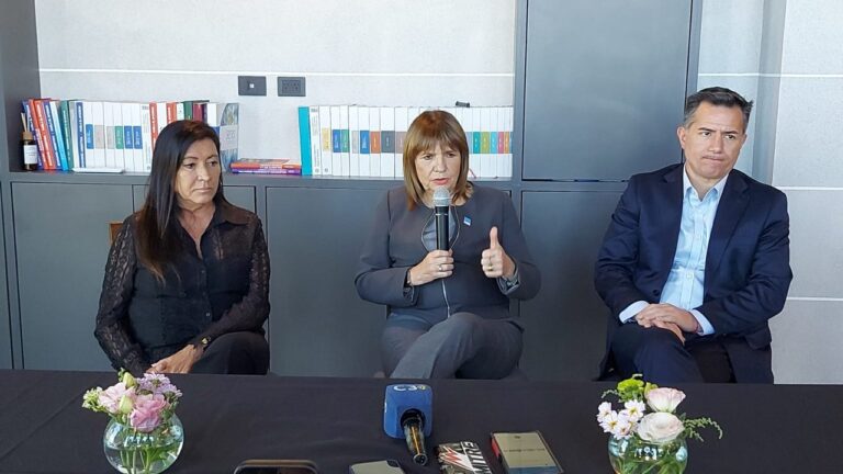 Patricia Bullrich durante su conferencia de prensa en Córdoba