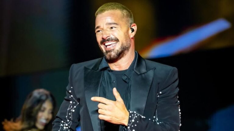 Ricky Martin durante su presentación en el escenario del Estadio Kempes en Córdoba.