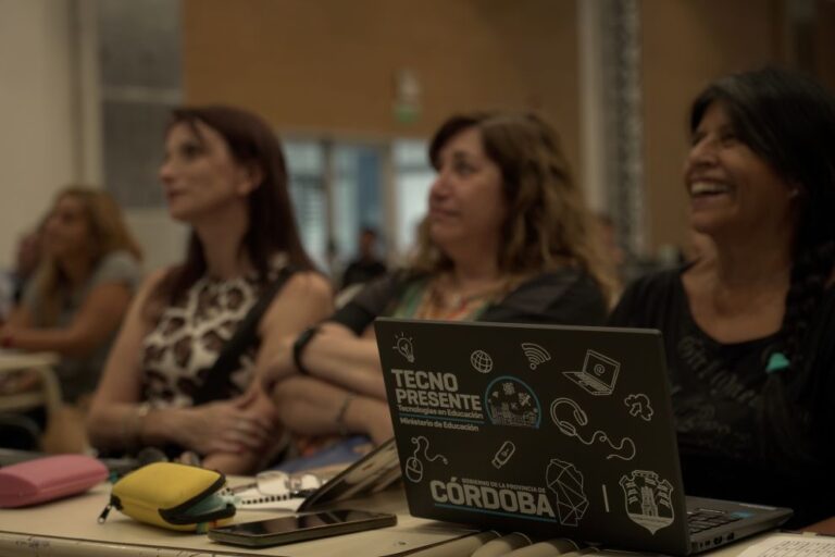 Captura de pantalla de la plataforma TecnoPresente en Línea con herramientas digitales para docentes