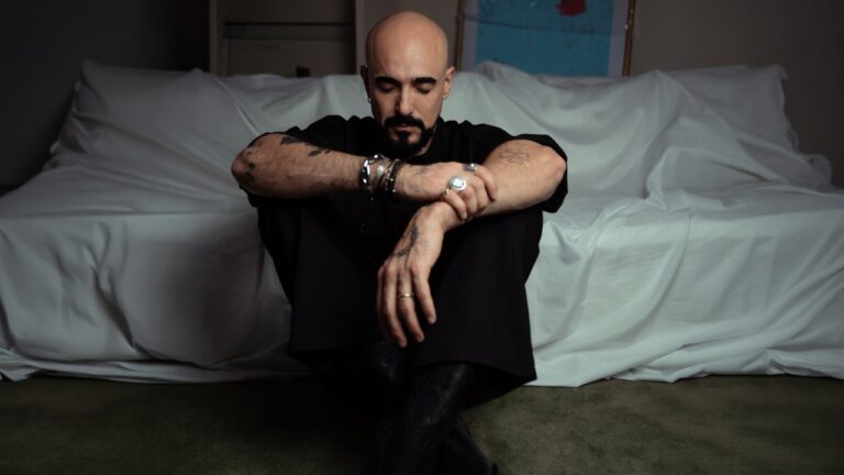 Abel Pintos en el videoclip de La Culpa
