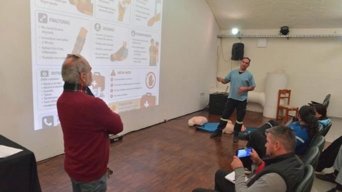 Inspectores de tránsito en el Microcine de la Sala Caraffa durante la última clase presencial del curso