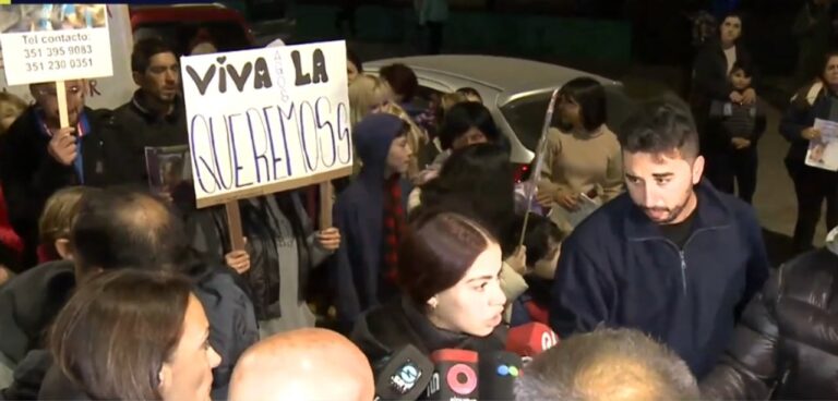 Marcha de familiares y vecinos de Agostina Vega en barrio Mosconi, Córdoba
