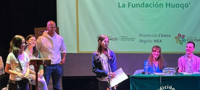 Logo del concurso Alumnit@s 2026 con niños escribiendo