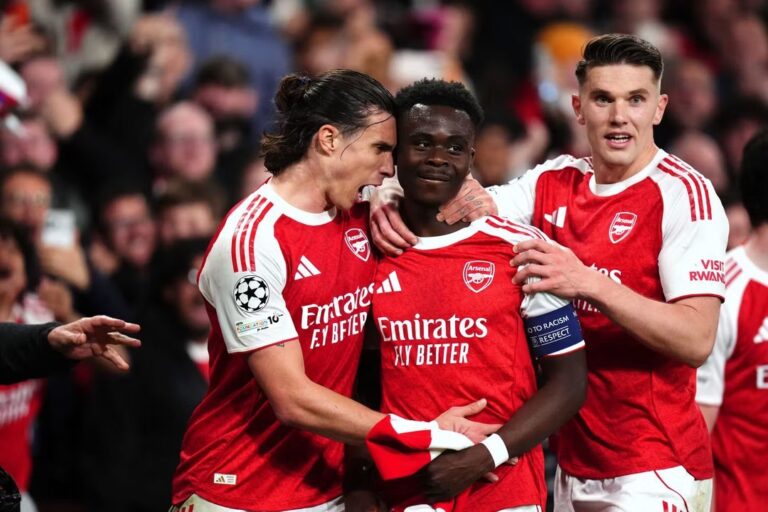 Jugadores de Arsenal celebrando el título de la Premier League