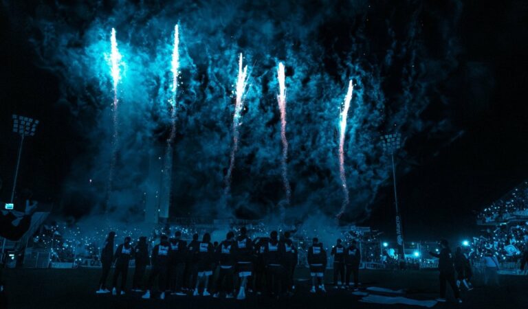 Estadio Julio César Villagra de Belgrano durante un banderazo