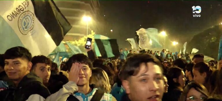 Multitud de hinchas de Belgrano en el Patio Olmos durante los festejos por el título