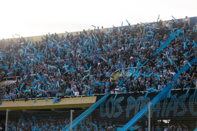 Jugadores de Belgrano en el campo de juego