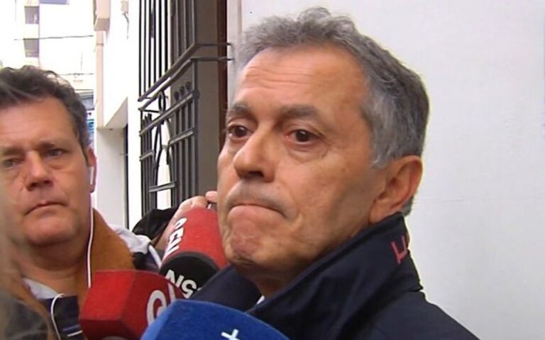 Fiscal Raúl Garzón durante allanamiento en barrio Cofico, Córdoba