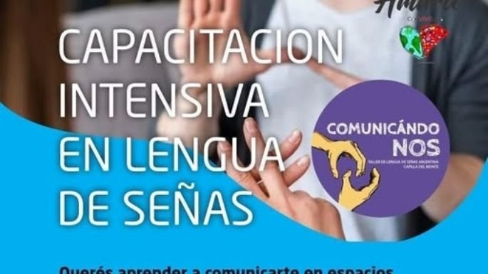 Personas participando en una capacitación de Lengua de Señas en Capilla del Monte