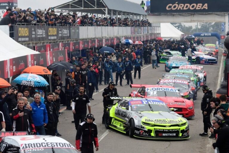 Juan Tomás Catalán Magni en el Autódromo Oscar Cabalén durante la clasificación del TC
