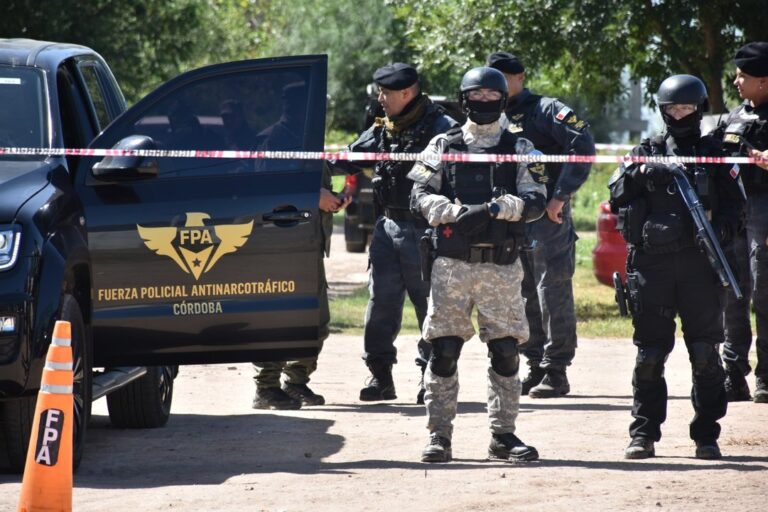 Operativo policial con detenidos en Córdoba
