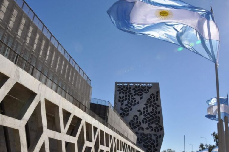 Cronograma de cobro de sueldos para empleados públicos y jubilados de Córdoba