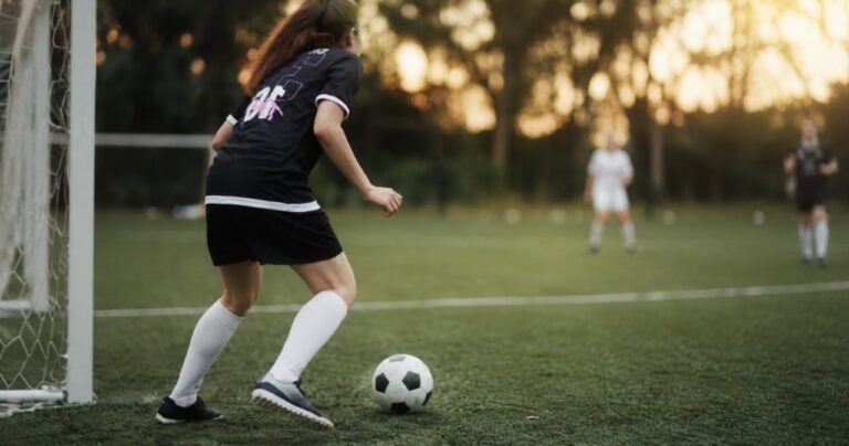 Adolescente de 16 años apasionada por el fútbol y el arte en Córdoba