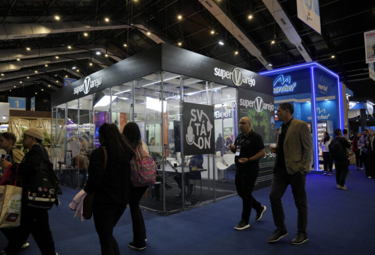 Stand de empresas cordobesas en el APAS Show 2026 en São Paulo
