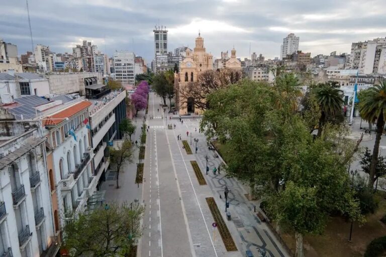 Cielo nublado en la ciudad de Córdoba con temperaturas otoñales