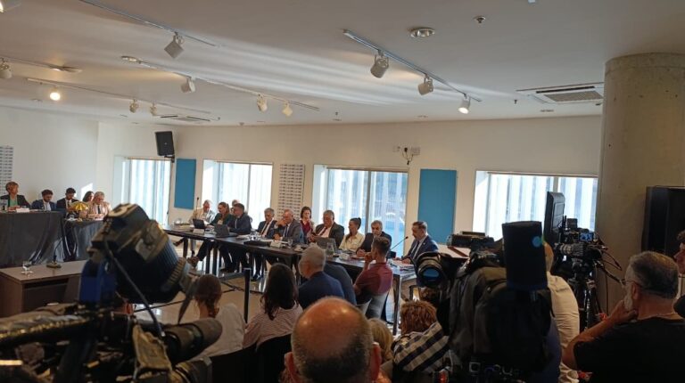 Legislatura de Córdoba durante la lectura del veredicto de destitución de fiscales
