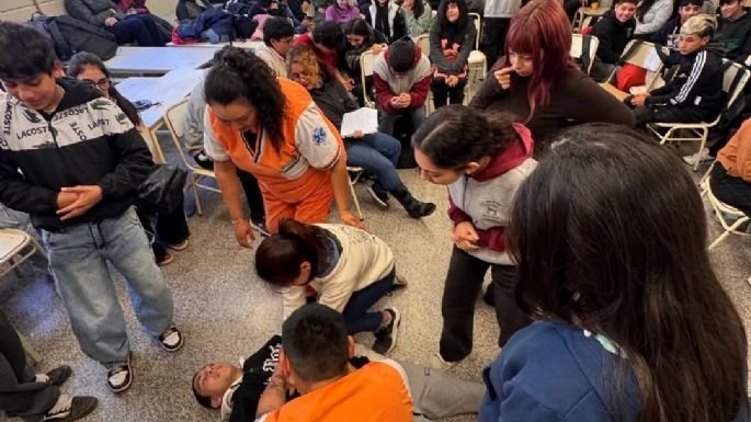 Taller de primeros auxilios en IPET N°200 de Huerta Grande