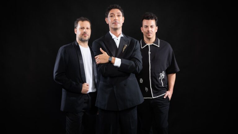 Integrantes de la banda El Kuelgue en presentación