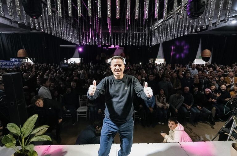 Gabriel Bornoroni durante el lanzamiento de la plataforma web de denuncias vecinales en Córdoba