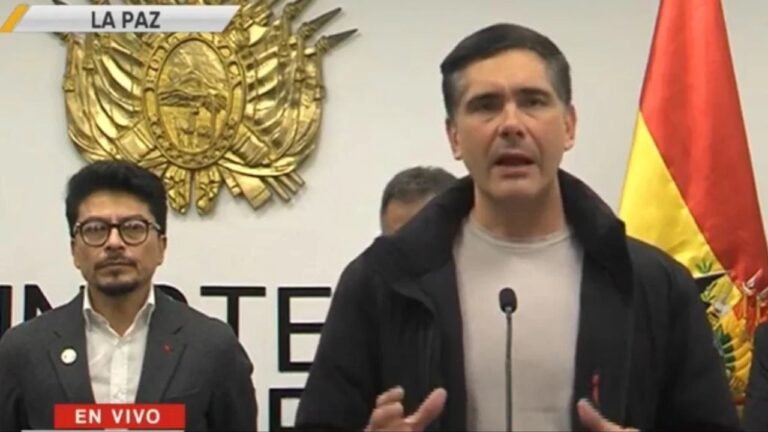 Conferencia de prensa del Gobierno boliviano con ministros Justiniano y Oviedo