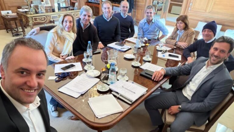 Reunión de la mesa política del gobierno nacional en la Casa Rosada