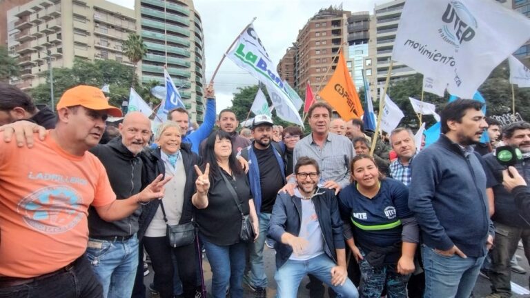 Manifestación de gremios estatales en el centro de Córdoba