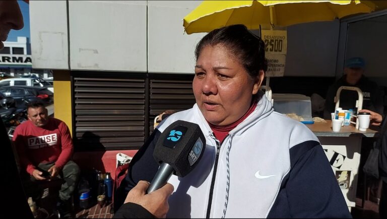 Madre de Guadalupe, nena atropellada en Córdoba, habla con angustia frente al Hospital Infantil
