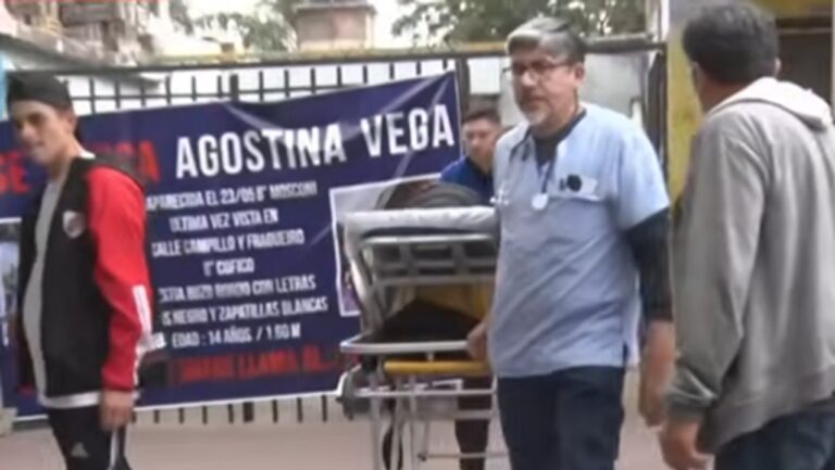Ambulancia en la entrada del barrio Mosconi en Córdoba