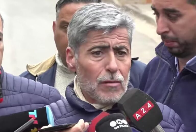 Ministro de Seguridad Juan Pablo Quinteros brindando declaraciones sobre la búsqueda de Agostina Vega