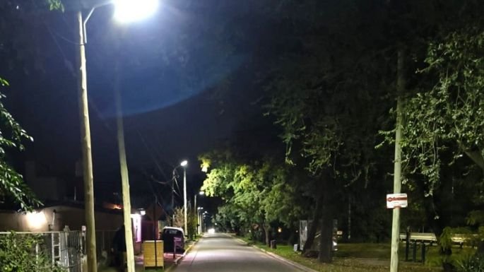 Instalación de luminarias LED en Avenida San Martín, San Roque