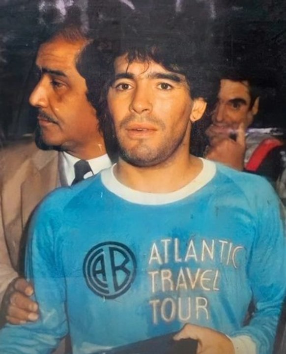 Diego Maradona con la camiseta de Belgrano en el Estadio Córdoba, 10 de julio de 1986