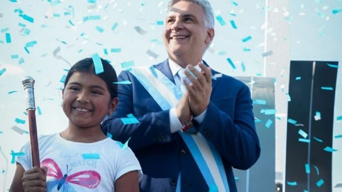 Martín Llaryora en el desfile del 25 de Mayo en Las Higueras