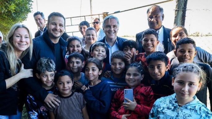 Gobernador Martín Llaryora durante su gira por el sudeste cordobés
