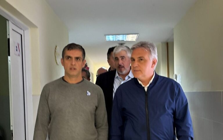 Gobernador Martín Llaryora supervisando obras en el Hospital Abel Ayerza de Marcos Juárez