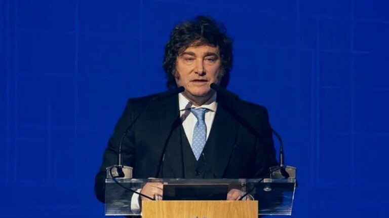 Presidente Javier Milei hablando en un coloquio del Banco de Valores en el MALBA