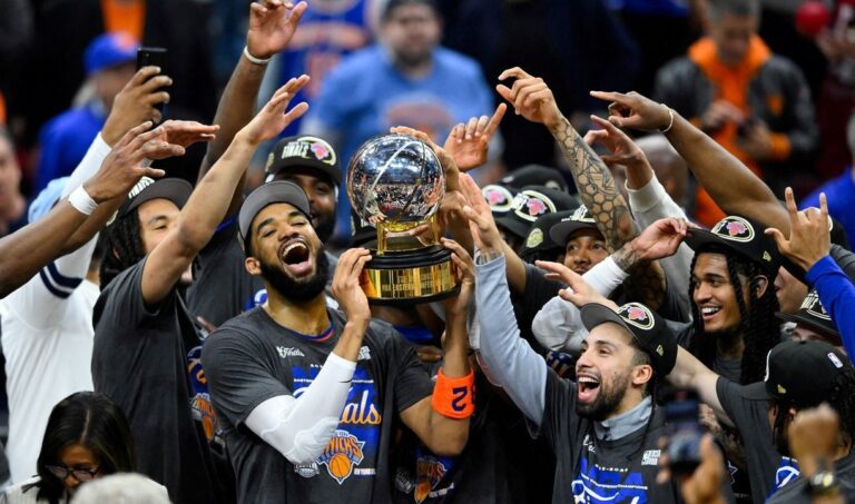 Jugadores de los New York Knicks celebrando tras ganar la serie final de la Conferencia Este de la NBA