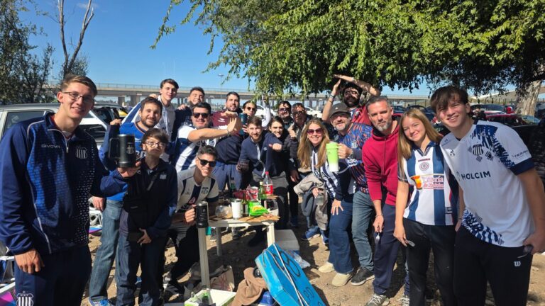 Hinchas de Talleres en la previa del clásico frente al Kempes