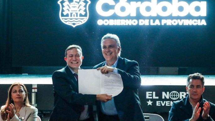 Autopista Córdoba-Pilar con maquinaria vial realizando trabajos de repavimentación