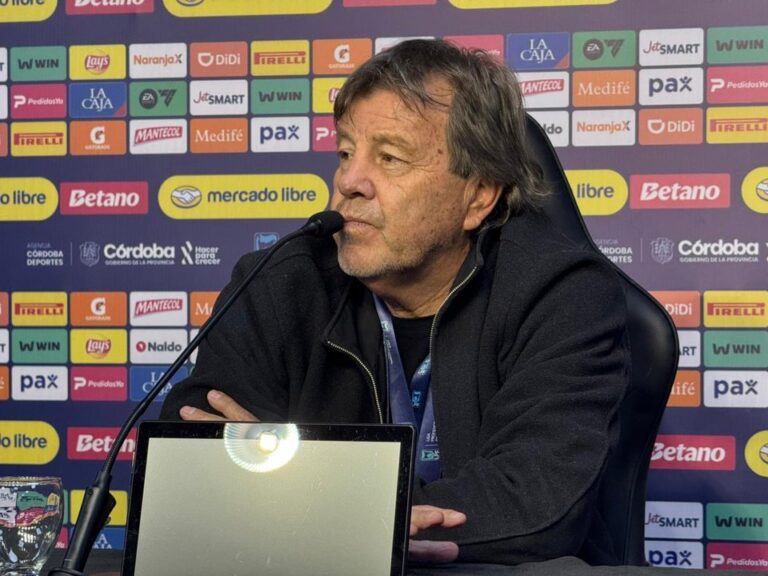 Ricardo Zielinski en conferencia de prensa tras el título de Belgrano