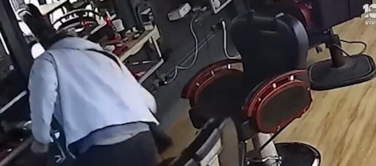 Cámara de seguridad de barbería en Bv. San Juan durante el robo