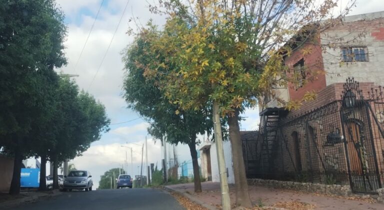 Viento sur y cielo nublado en la ciudad de Córdoba