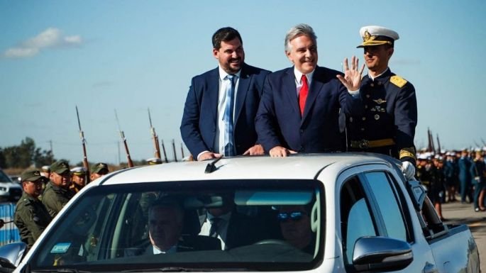 Desfile cívico-militar por el 25 de Mayo en Villa Nueva, Córdoba
