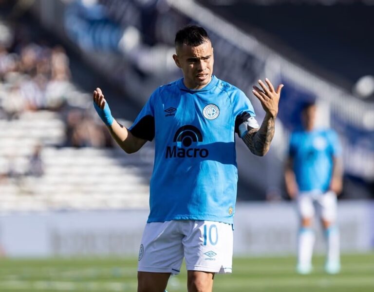 Lucas Zelarayán celebrando el triunfo de Belgrano ante Talleres en el estadio Mario Alberto Kempes