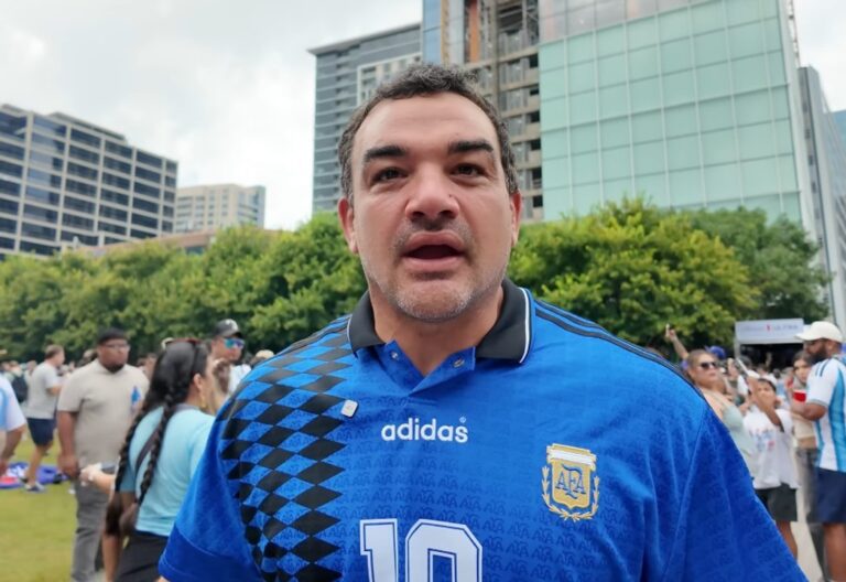 Agustín Creevy en el banderazo albiceleste en Dallas
