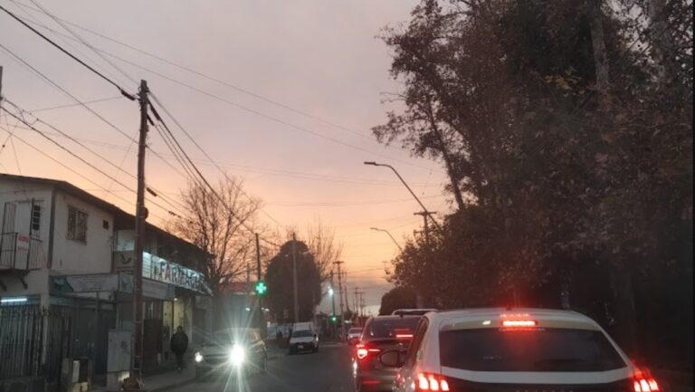 Amanecer frío en la ciudad de Córdoba con cielo despejado