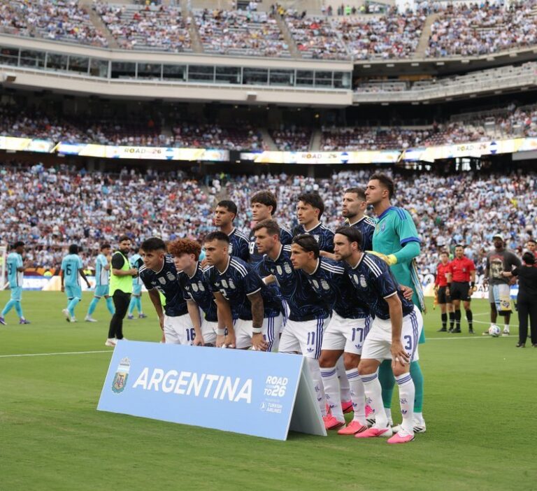 Jugadores de la Selección Argentina durante el partido amistoso ante Honduras en el Kyle Field de Texas