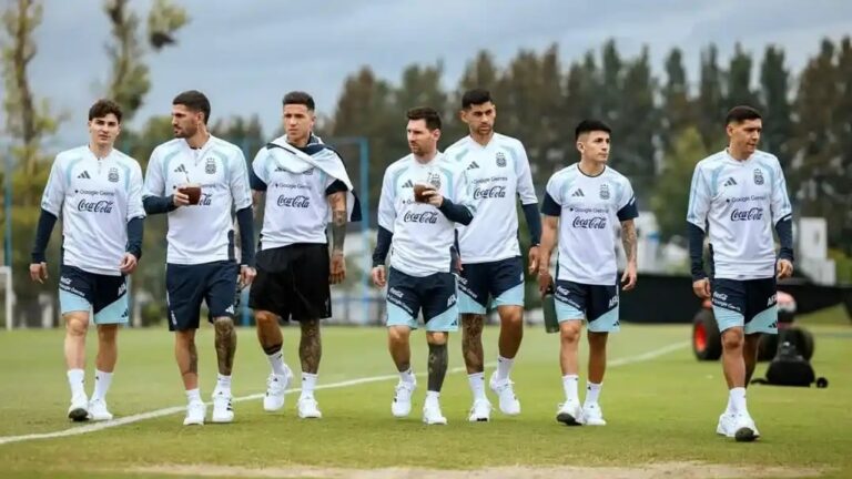 Jugadores de la Selección Argentina en el campo de entrenamiento previo al amistoso contra Honduras