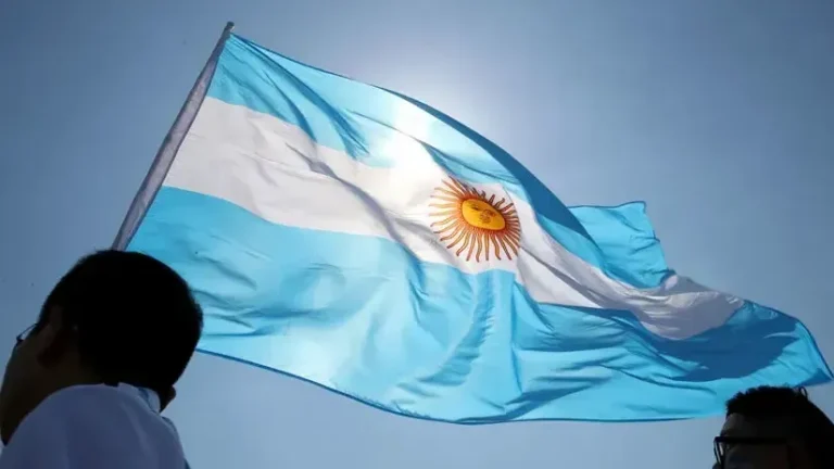 Despliegue de la bandera más larga de Punilla en Bialet Massé