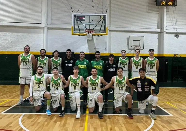 Partido de básquet del Club de Pesca en el Estadio Zisman-Germanetto