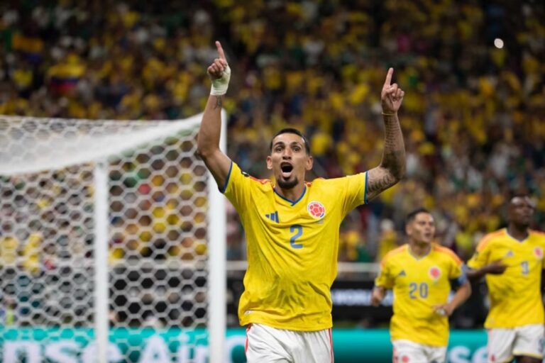Jugadores de Colombia celebran el gol de Daniel Muñoz ante RD Congo en el Mundial 2026
